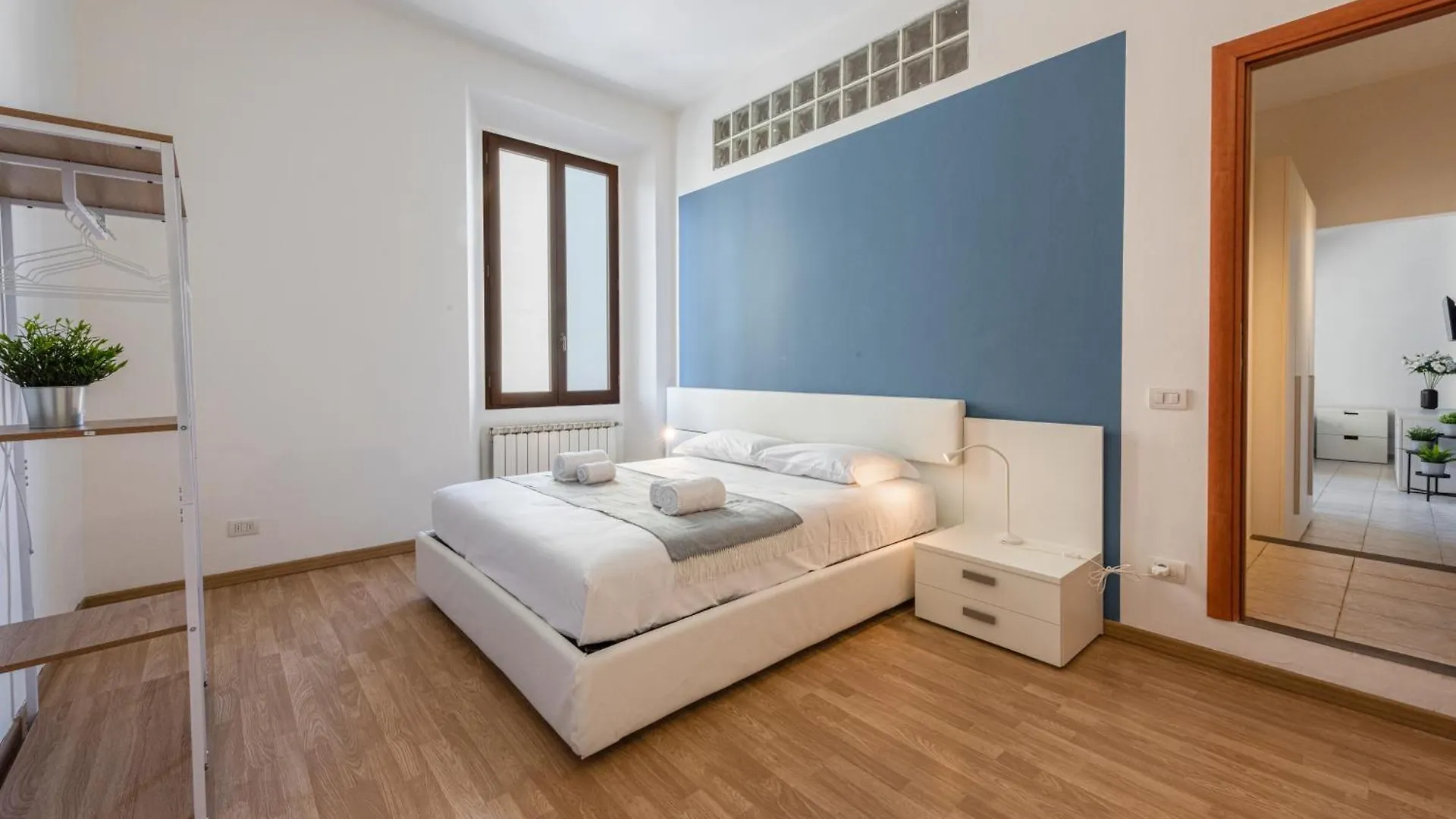 The Luxor Suites - Corsica location